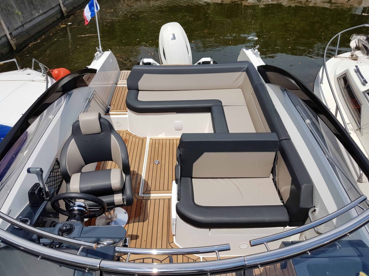 PARKER 750 DC Day Cruiser