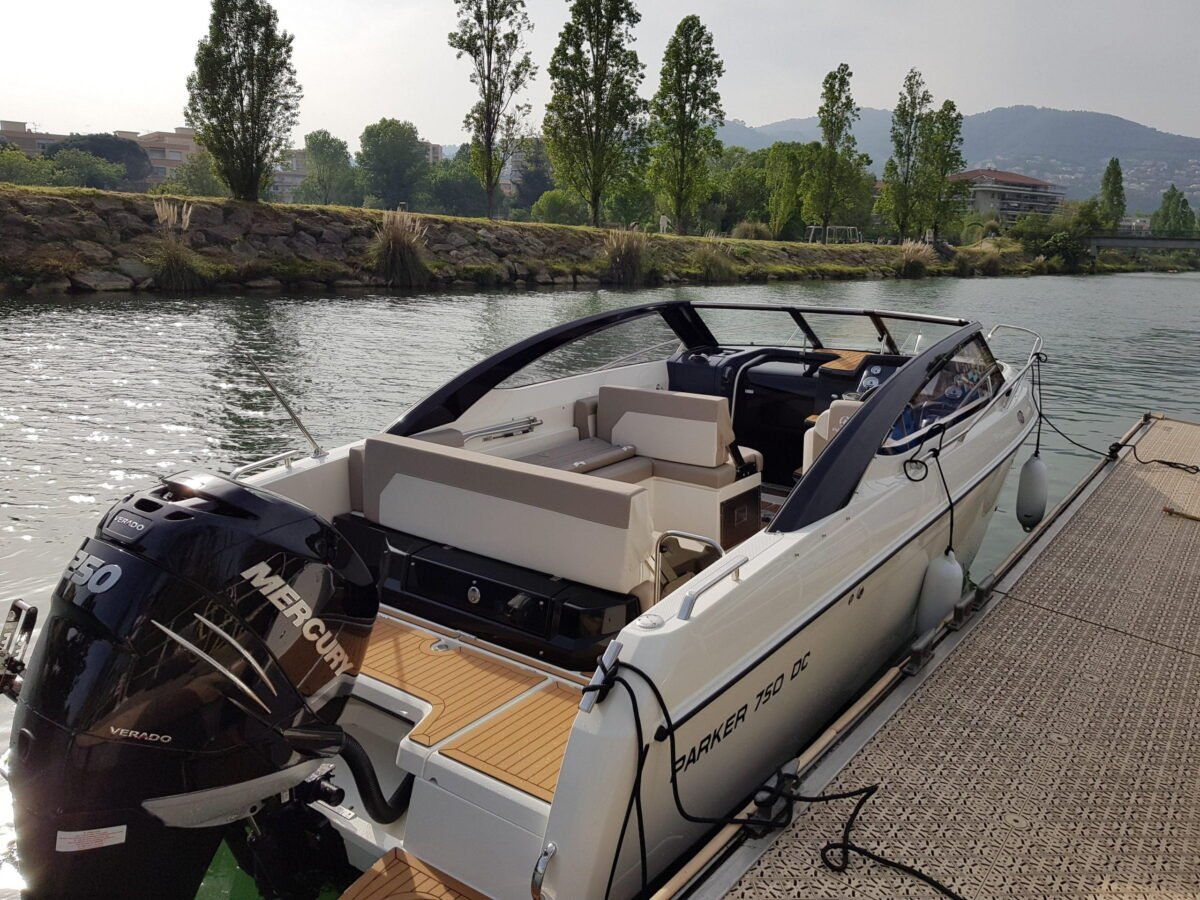 PARKER 750 DC Day Cruiser