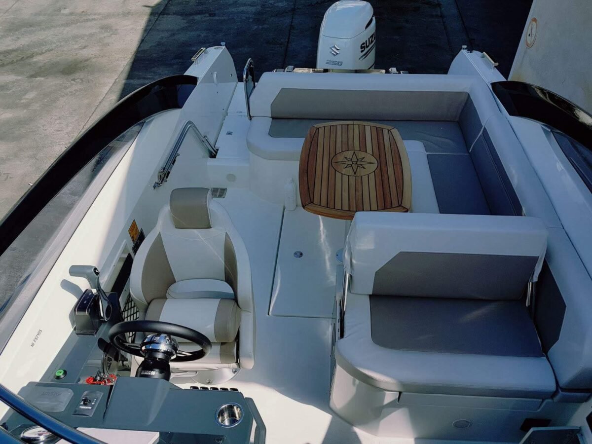 PARKER 750 DC Day Cruiser