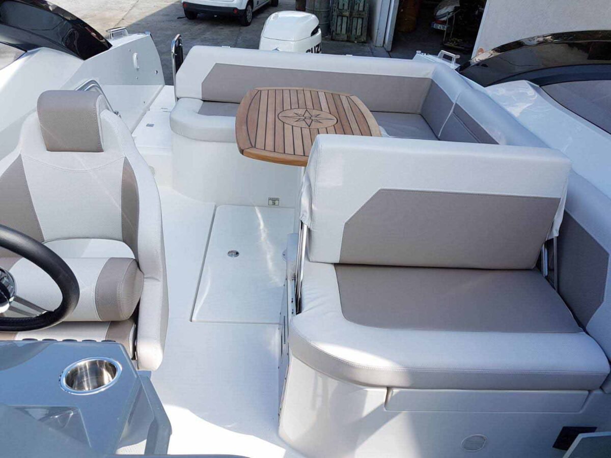 PARKER 750 DC Day Cruiser