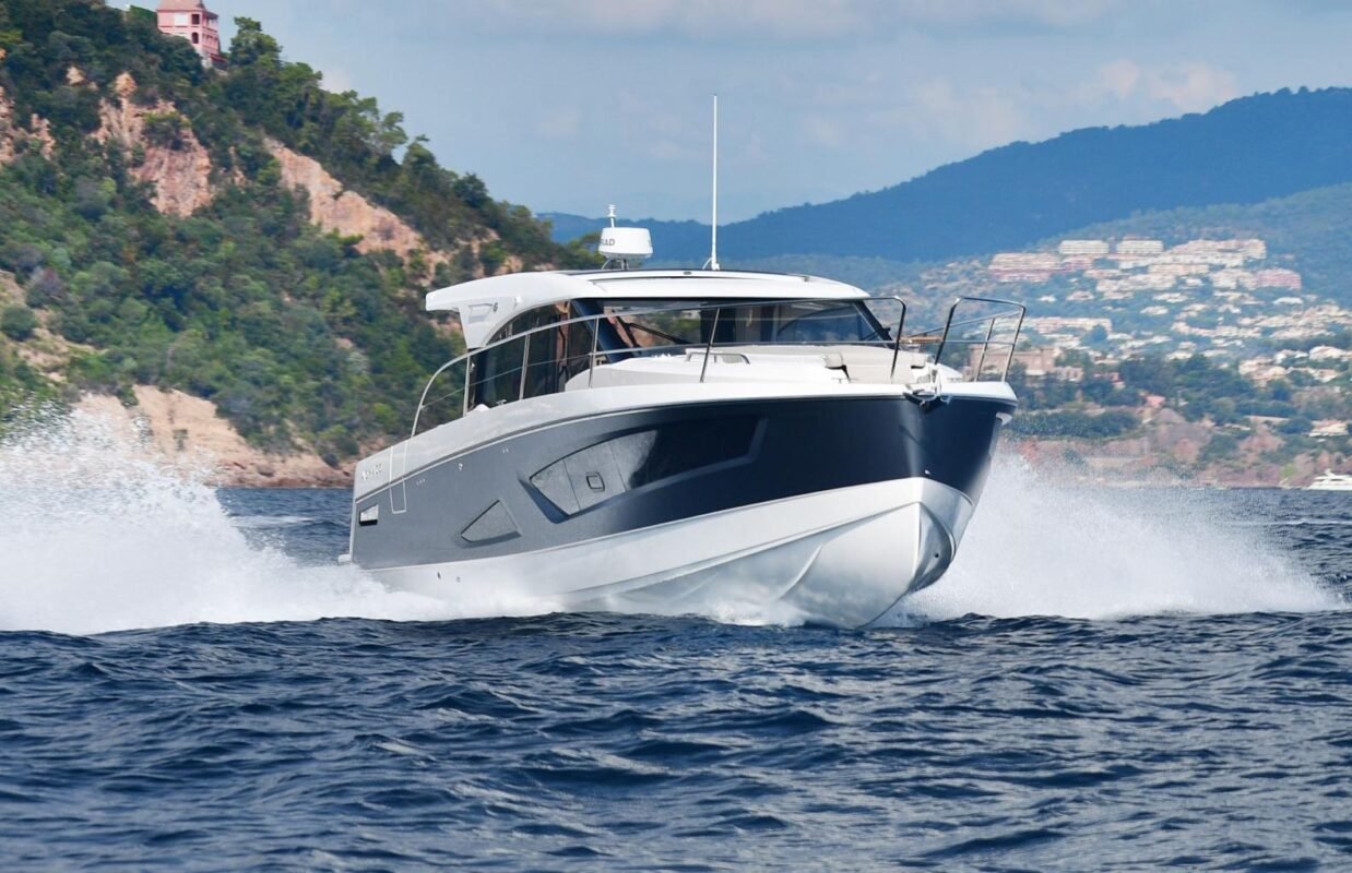 Parker Monaco 110 - bateau à moteur