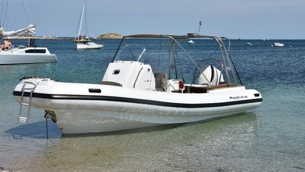 PROMARINE Helios 25 - bateau à moteur