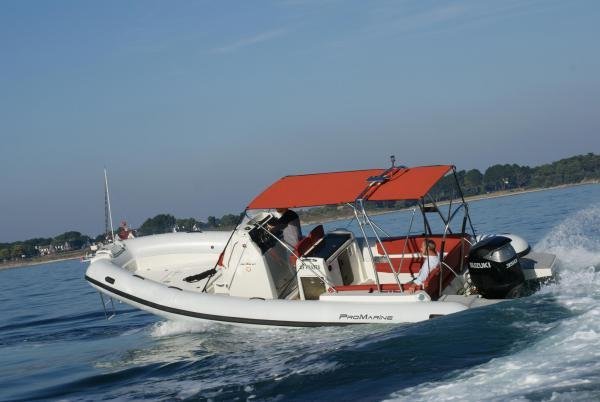 PROMARINE Helios 27 - bateau à moteur