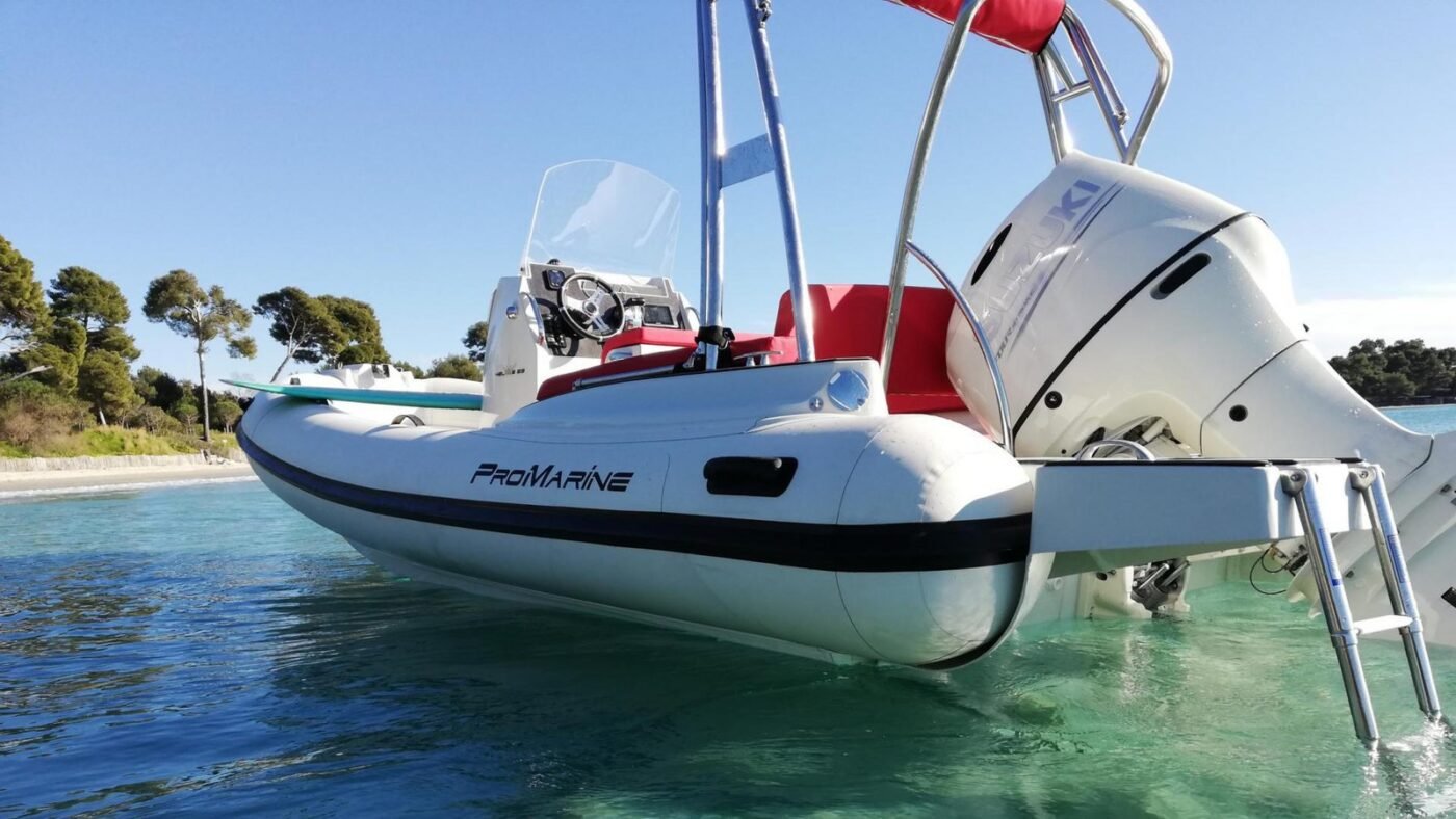 PROMARINE Helios 23 - bateau à moteur
