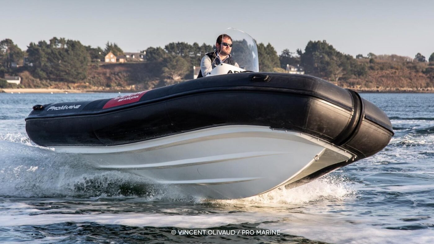 PROMARINE Manta 550 - bateau à moteur