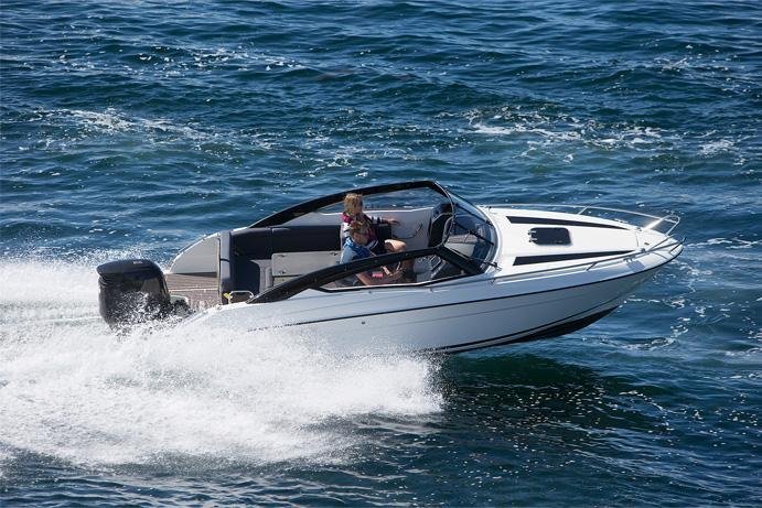Parker 630 DC Day Cruiser - bateau à moteur