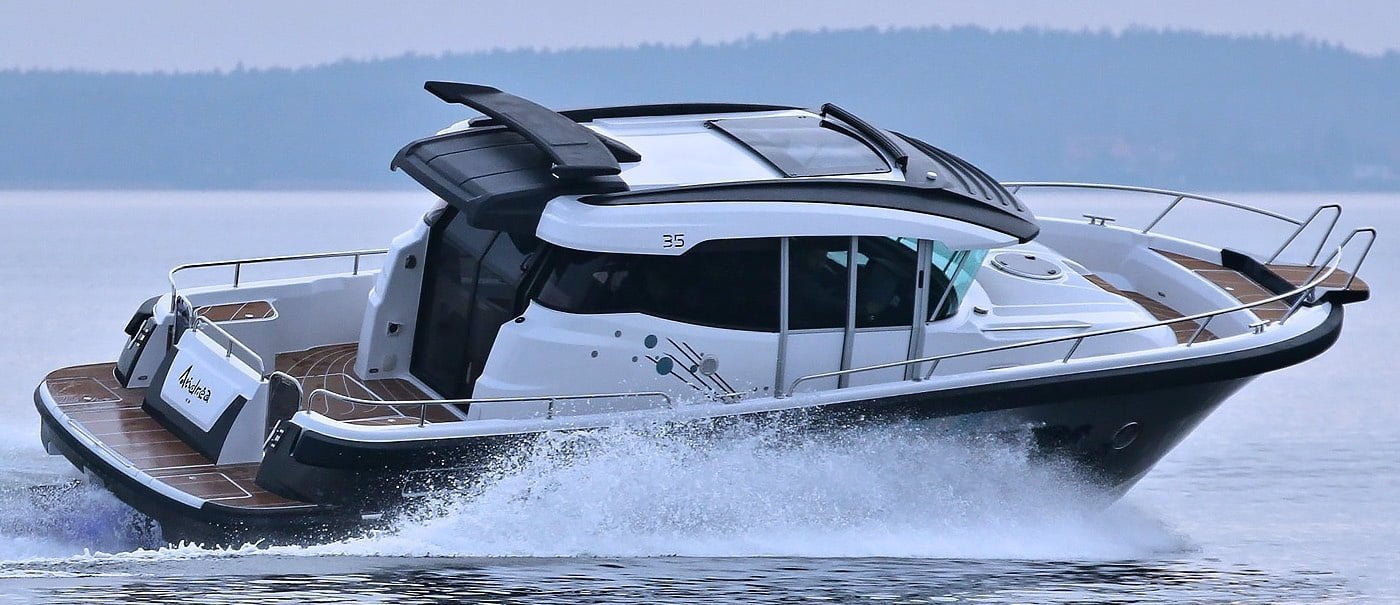 ARCTIC Commuter 35 - bateau à moteur