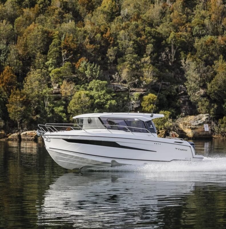 Parker 790 Explorer stock, profil au mouillage