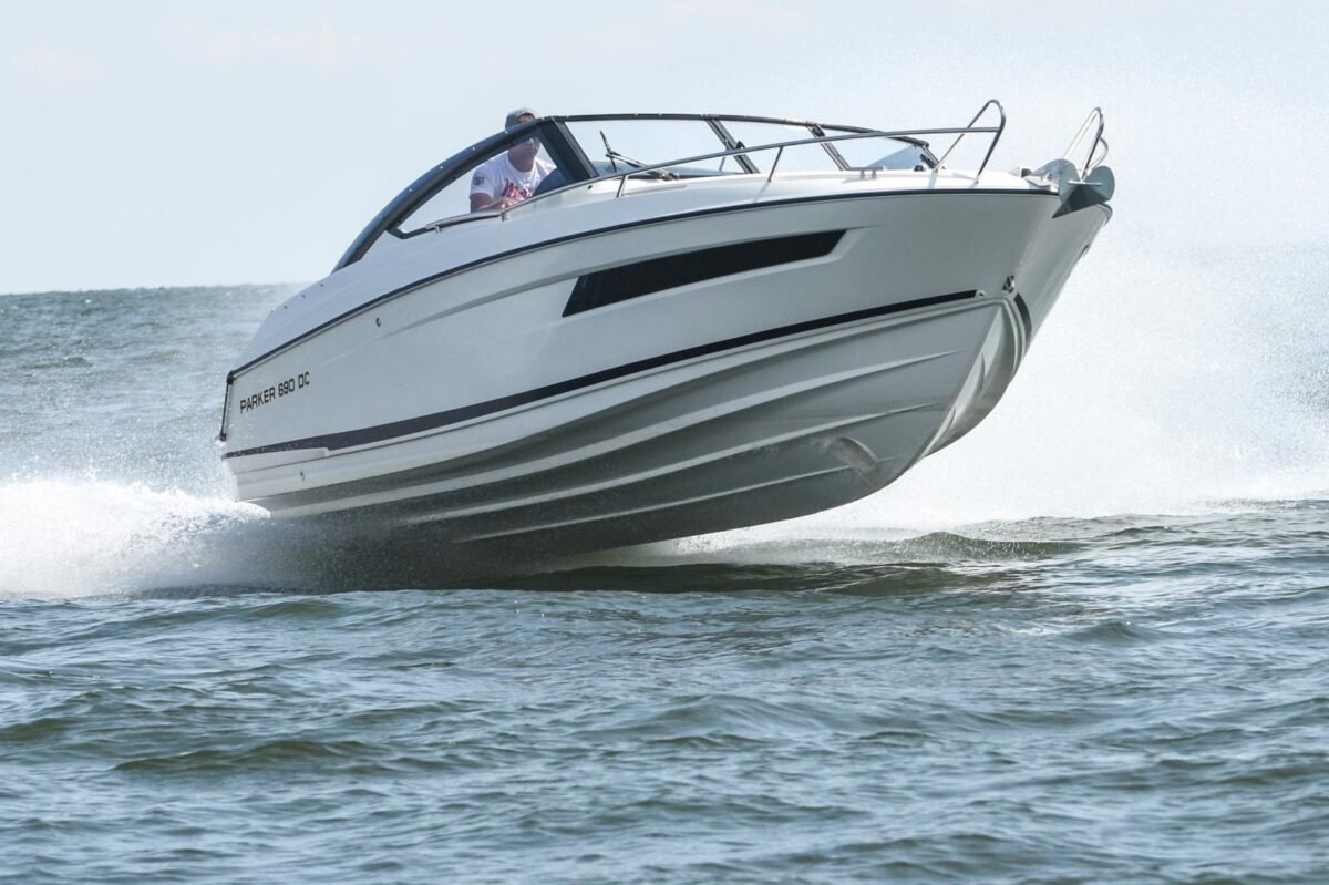 arek-3847_2016082694516 PARKER 690 DC Day Cruiser