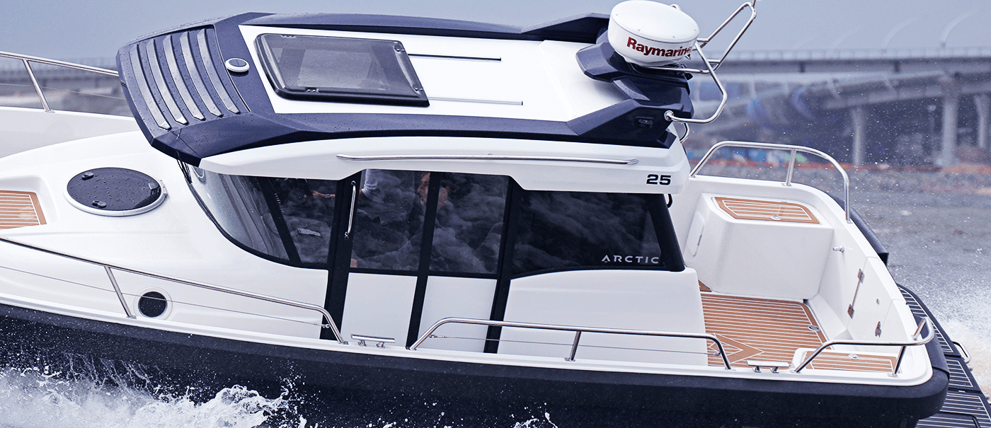 ARCTIC Commuter 25 In-bord - bateau à moteur