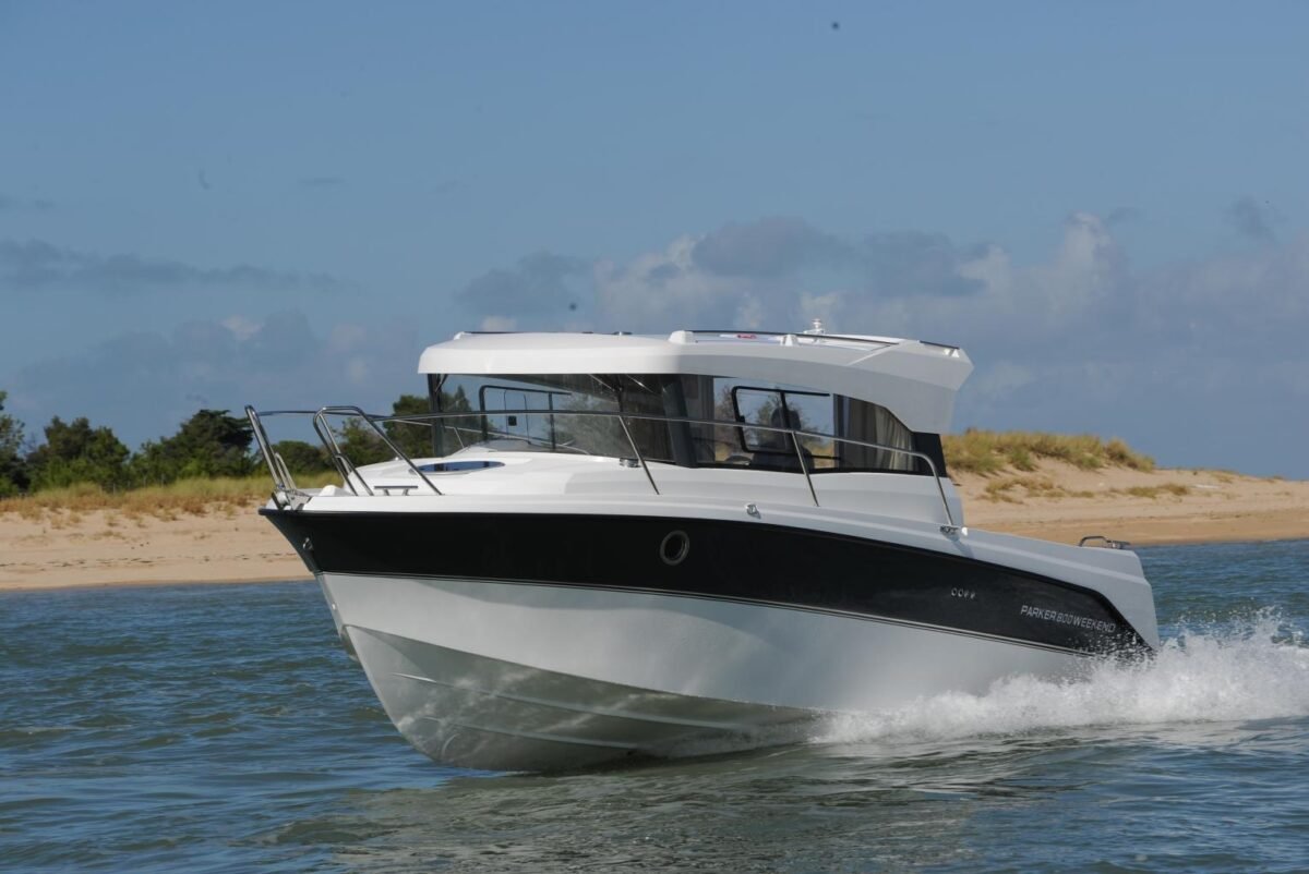 Parker 800 Pilothouse