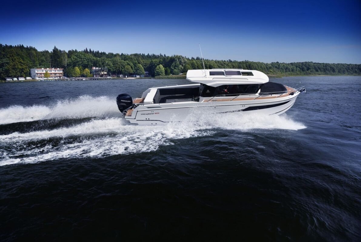 Parker 920 MAX bi-moteur, profil en pleine vitesse