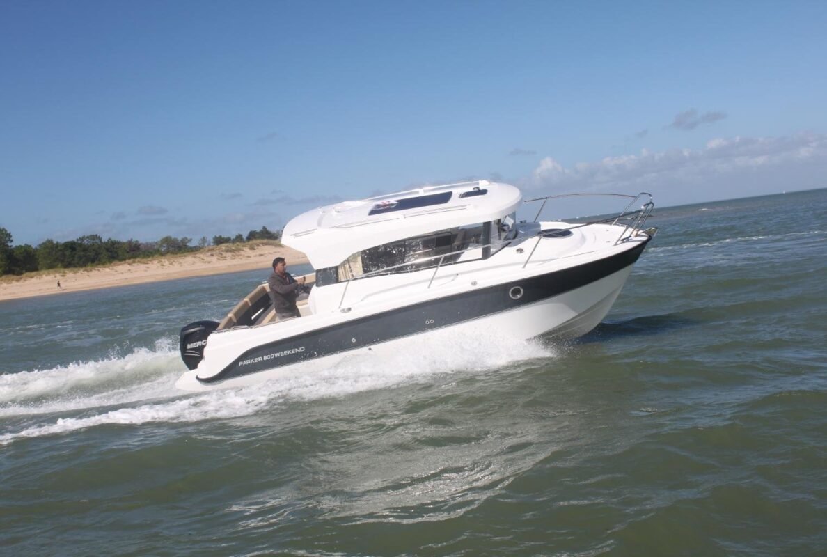 Parker 800 Weekend - bateau à moteur