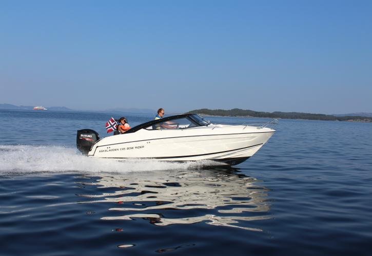 Parker 690 Sport - bateau à moteur