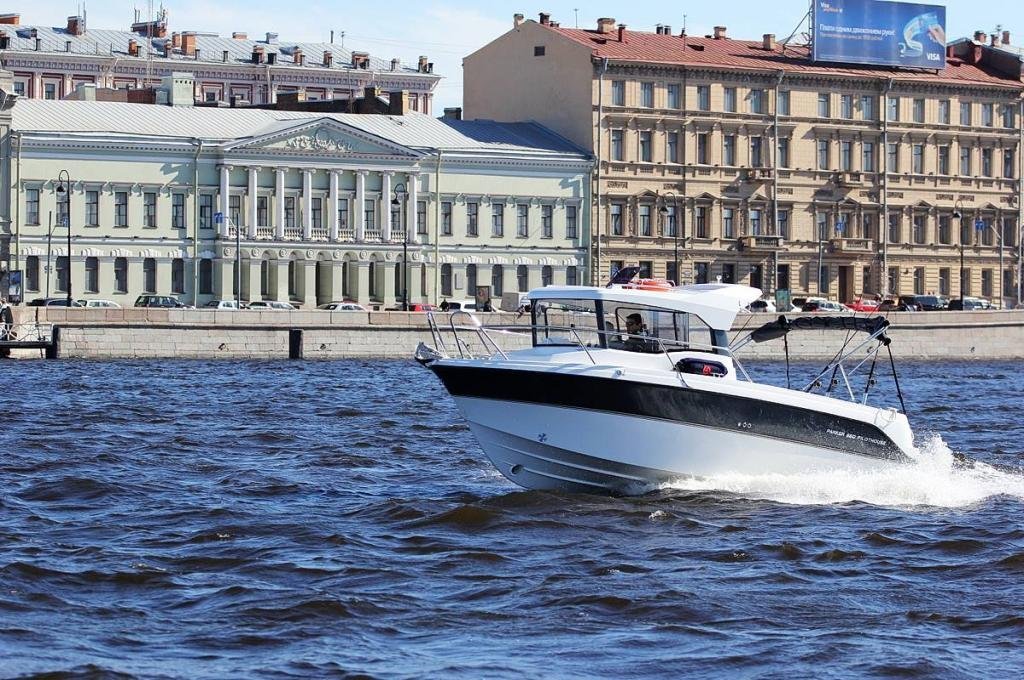 Parker 660 Pilothouse - bateau à moteur