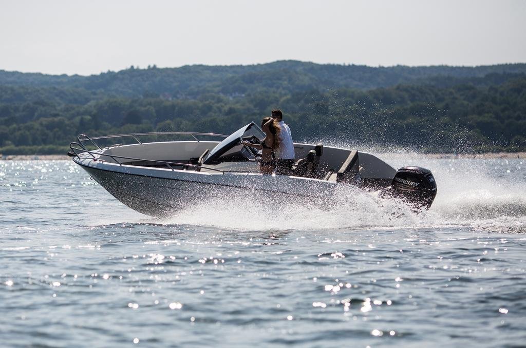 Parker 630 Sport - bateau à moteur
