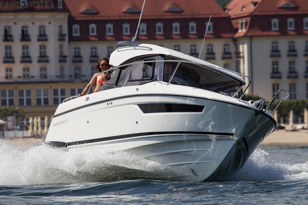 Parker 750 CC Cabin Cruiser - bateau à moteur