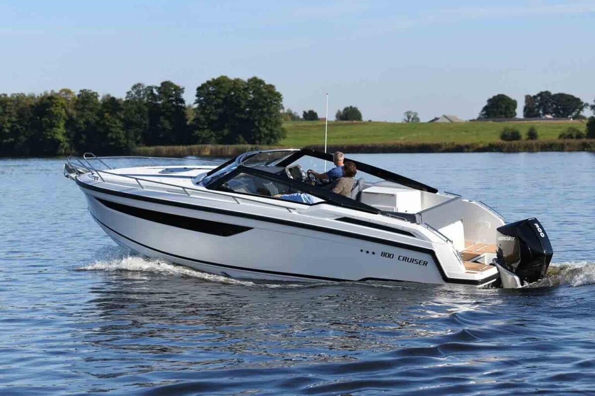 Parker 800 Cruiser - bateau à moteur