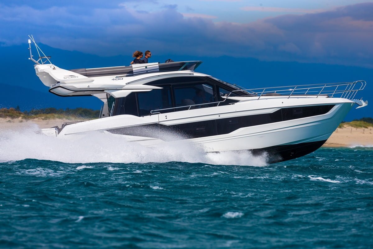 Galeon 400 Fly - bateau à moteur