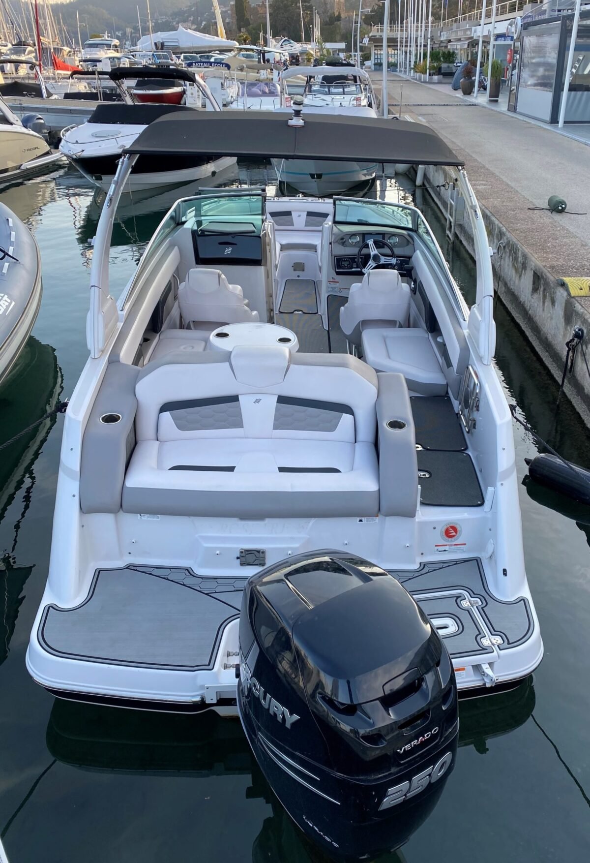 FOUR WINNS HORIZON 240