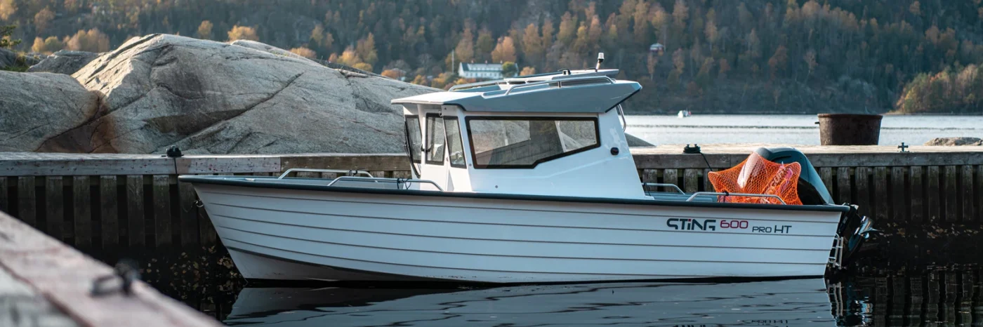 Sting 600 Pro HT, profil au ponton du fjord