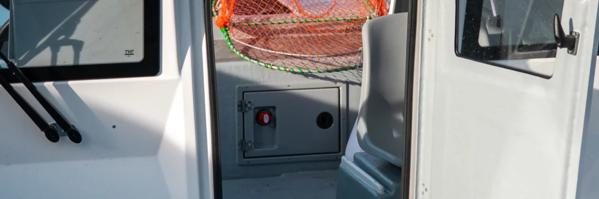 sting-600-pro-ht-details-cockpit-door STING 600 Pro HT