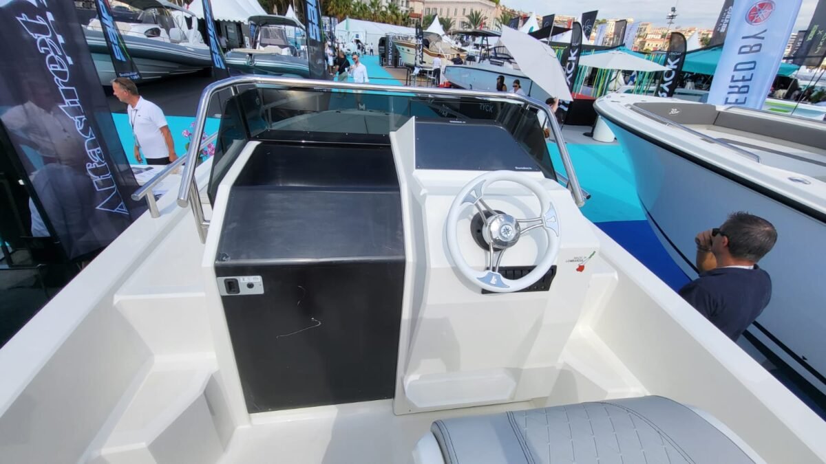 WhatsApp Image 2022-09-07 at 08.03.13 (1) KOLMARINE 20 SUNDECK