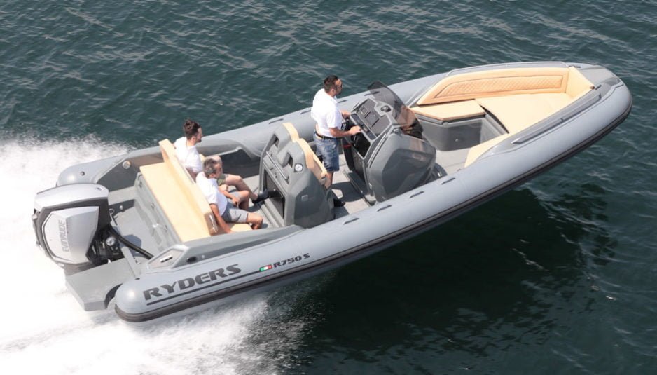 Ryders 750, semi-rigide en navigation