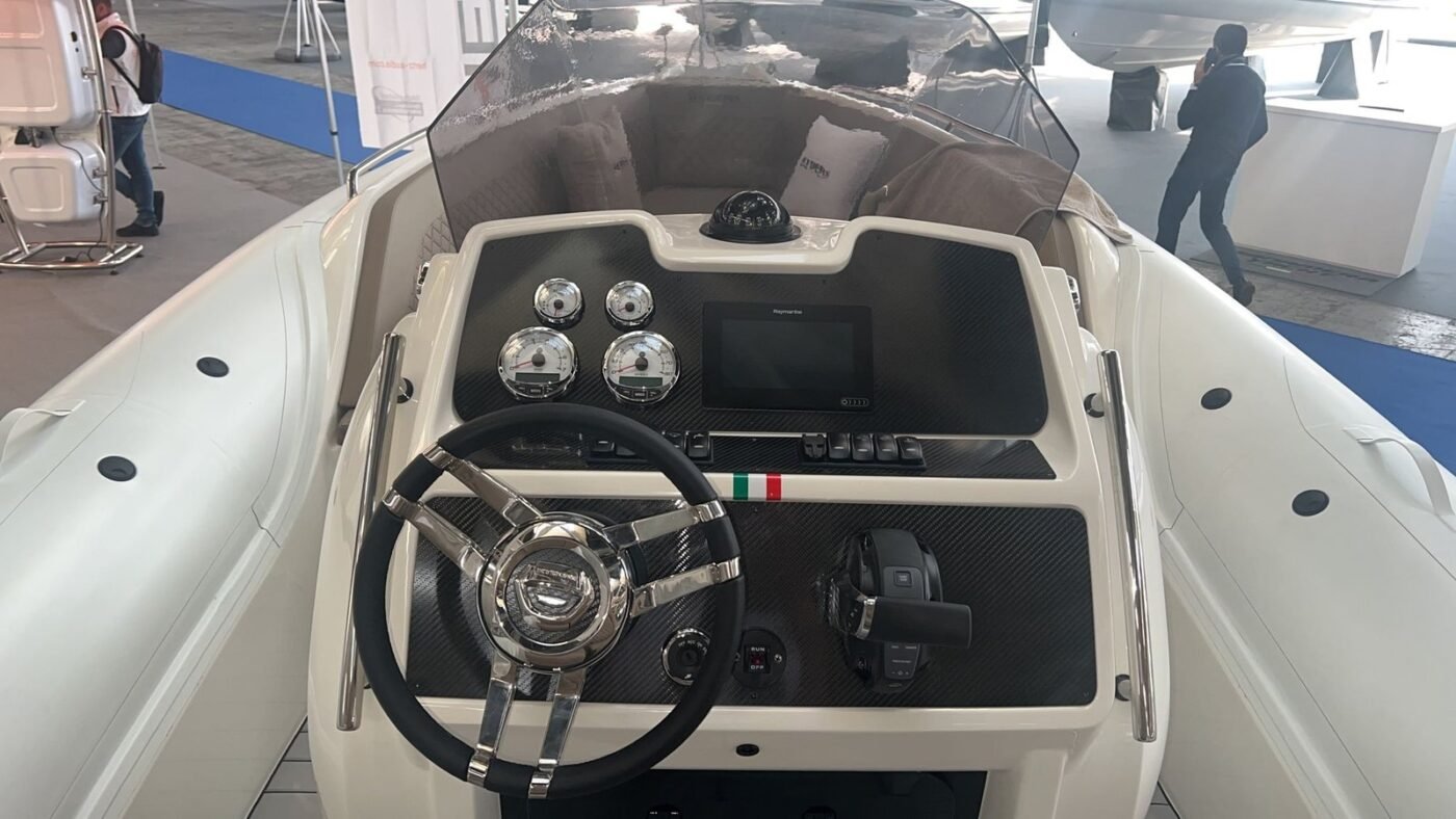 Ryders 750, console de pilotage et pare-brise