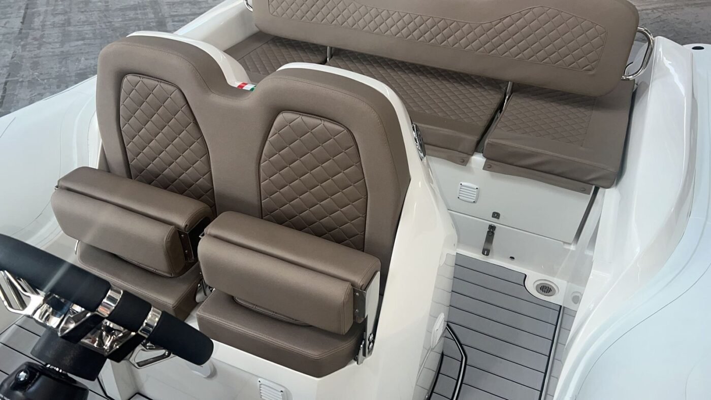 Ryders 750, banquette de conduite et sellerie capitonnee