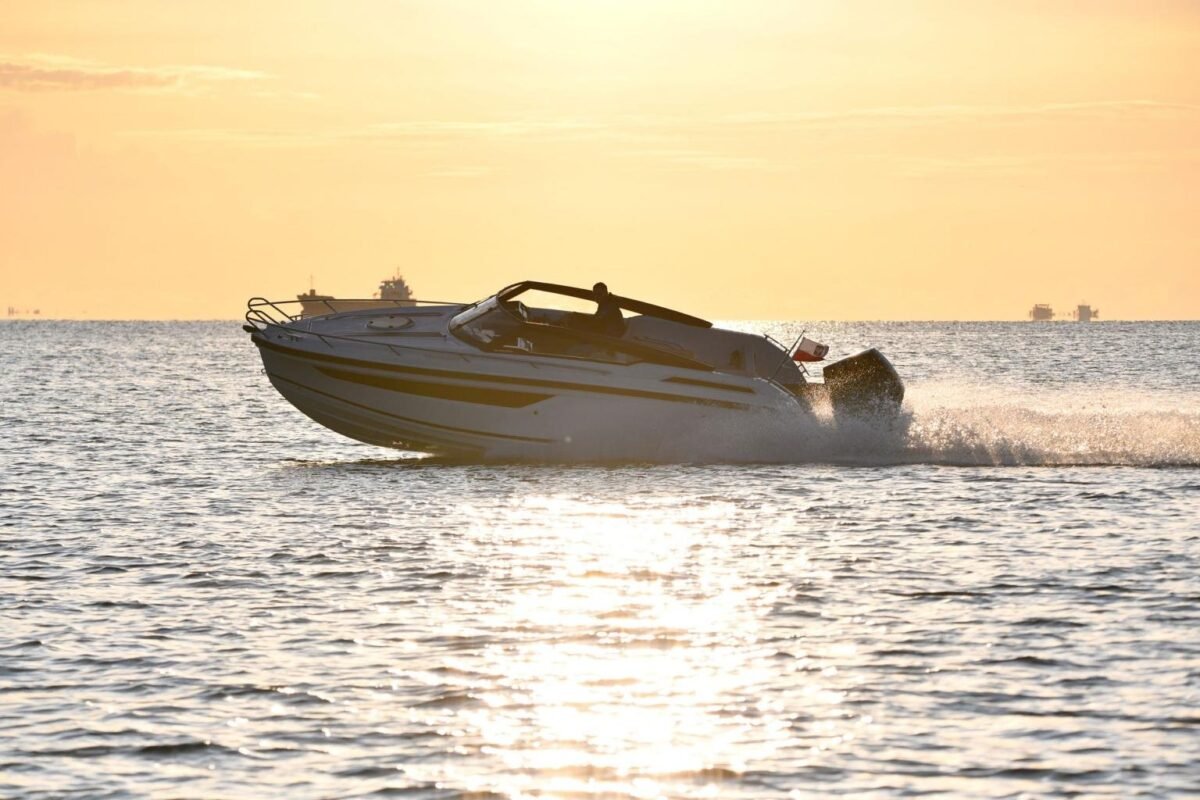 Parker 720 Adventure - bateau à moteur