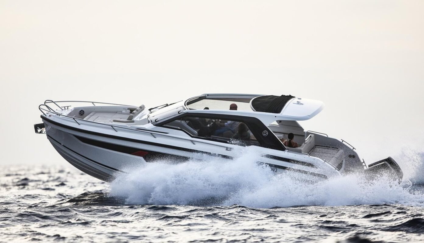 Parker 100 Sorrento, trois quarts arriere au planing