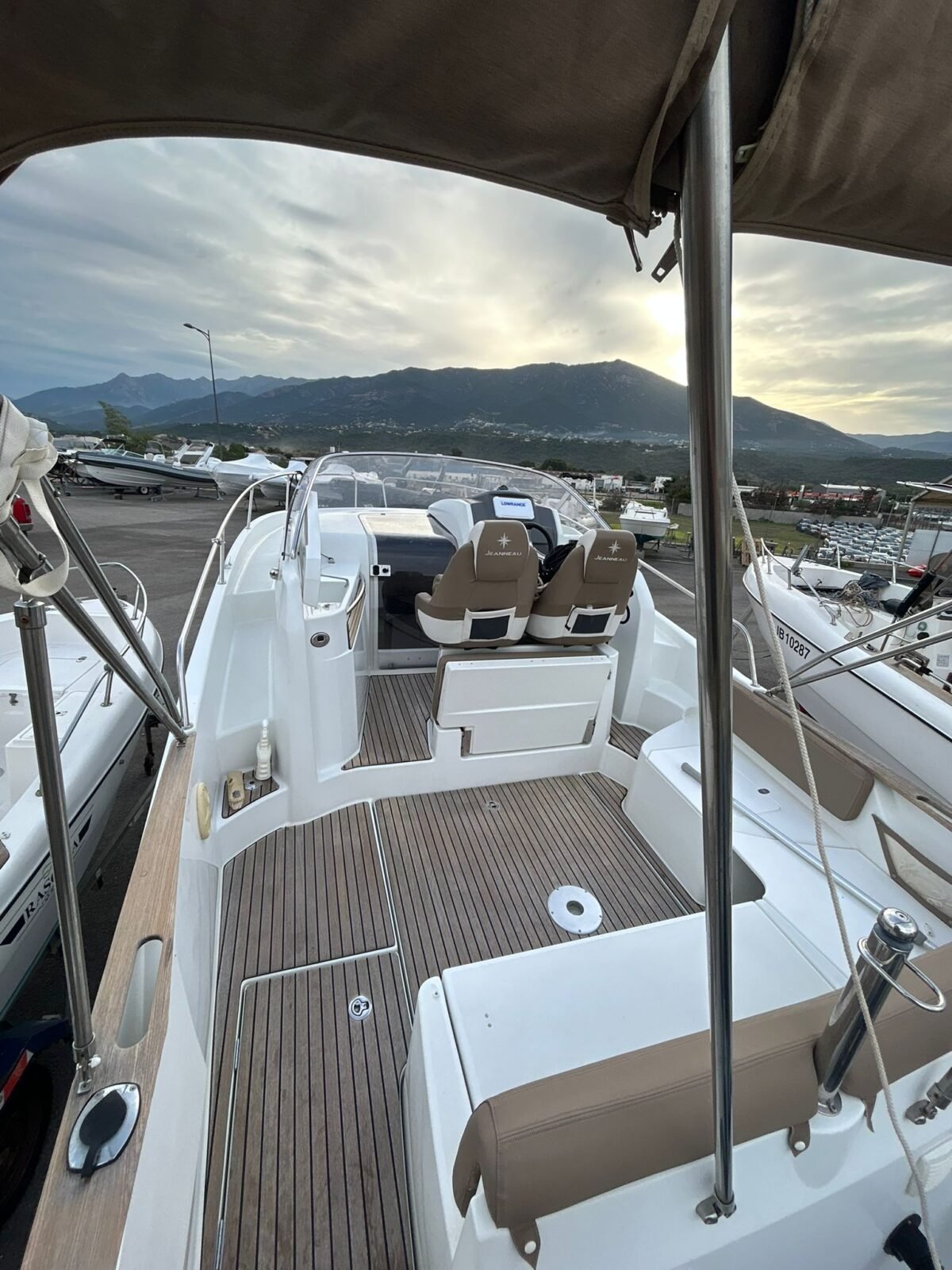 IMG-20231025-WA0008 JEANNEAU CAP CAMARAT 9.0 WA
