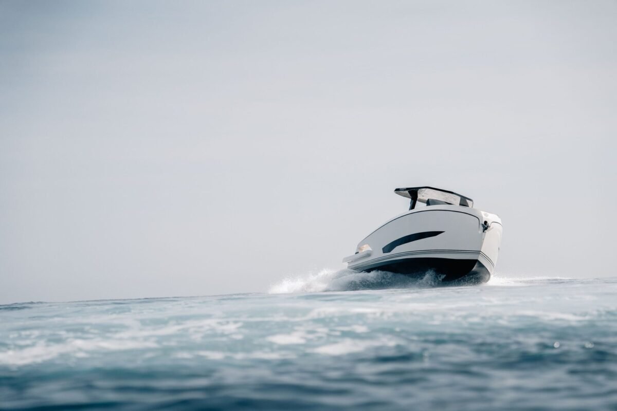 Kumbra 34, sports cruiser walkaround 10,40 m en navigation