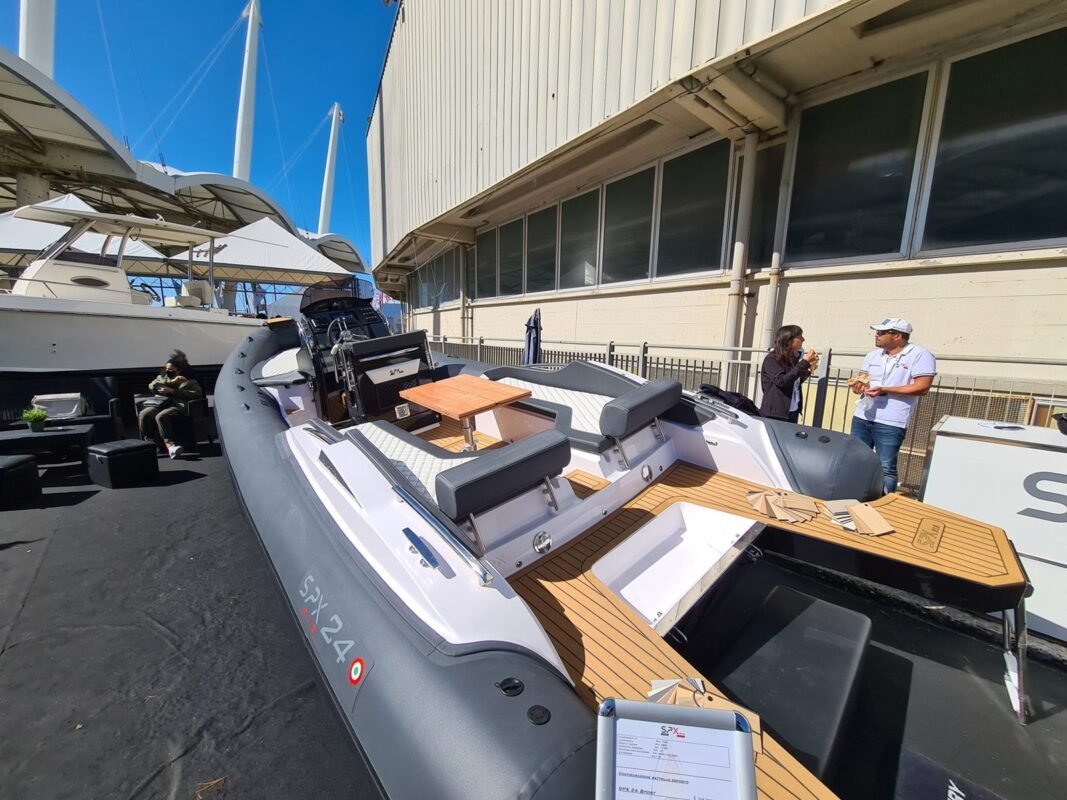 SPX 24 carre arriere, vue du cockpit et teck