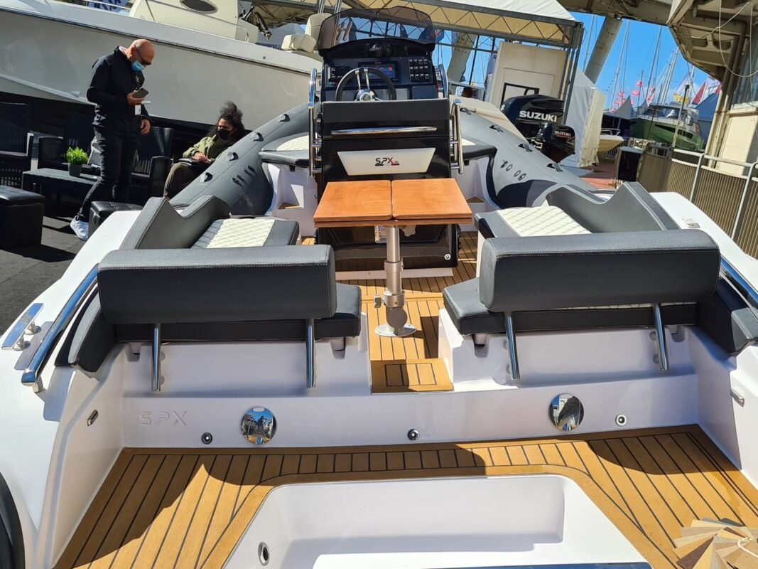 SPX 24 carre arriere, console et poste de pilotage