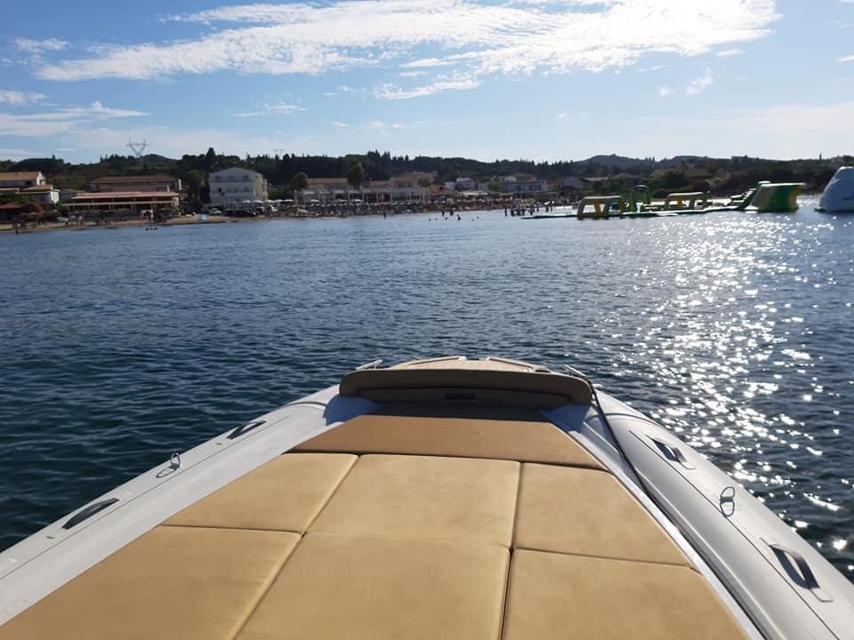 Salpa Soleil 23, solarium avant en navigation