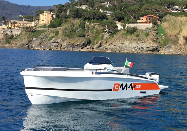 BMA X199 - bateau à moteur