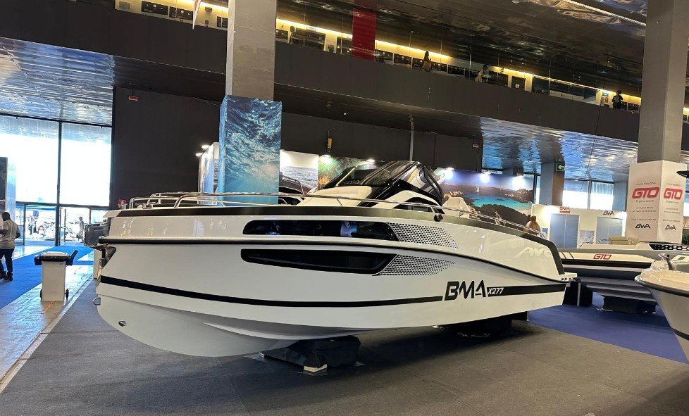 BMA X277, vue de trois quarts avant