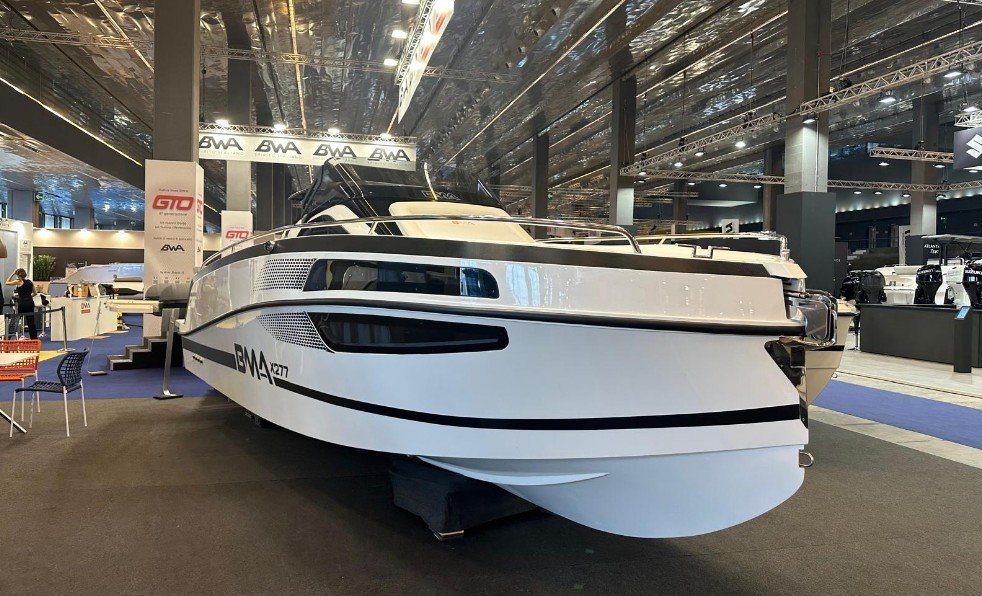 BMA X277 - bateau à moteur