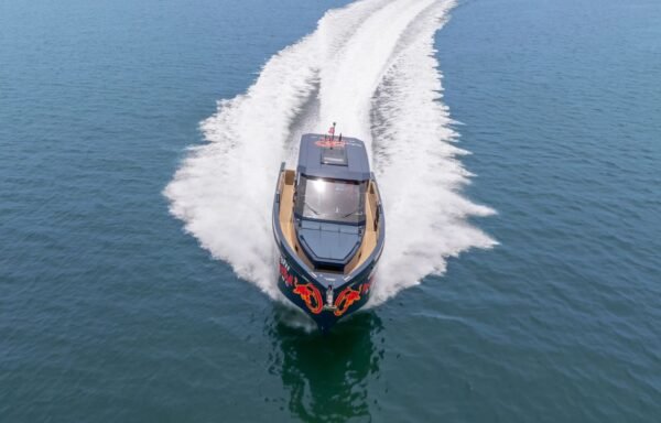 DE Antonio Yachts D37  Alinghi Red Bull Racing PROMO – Image 4