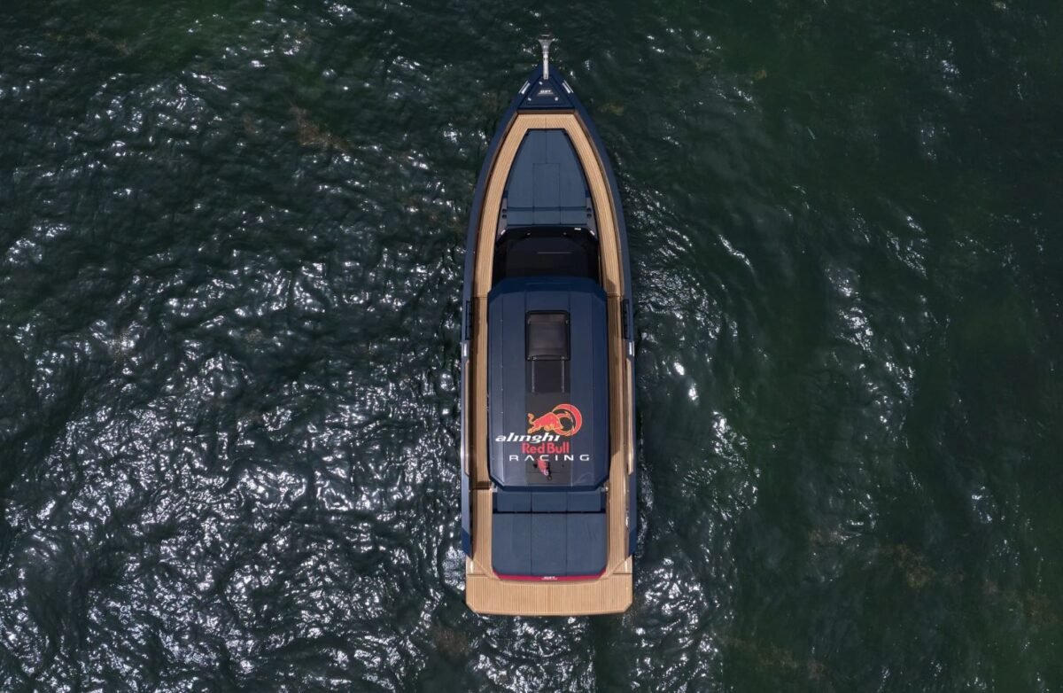 DE Antonio Yachts D37  Alinghi Red Bull Racing PROMO