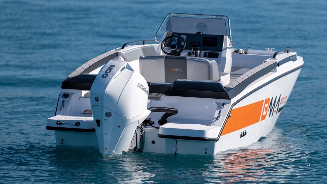 BMA X222, cockpit et plateforme arriere