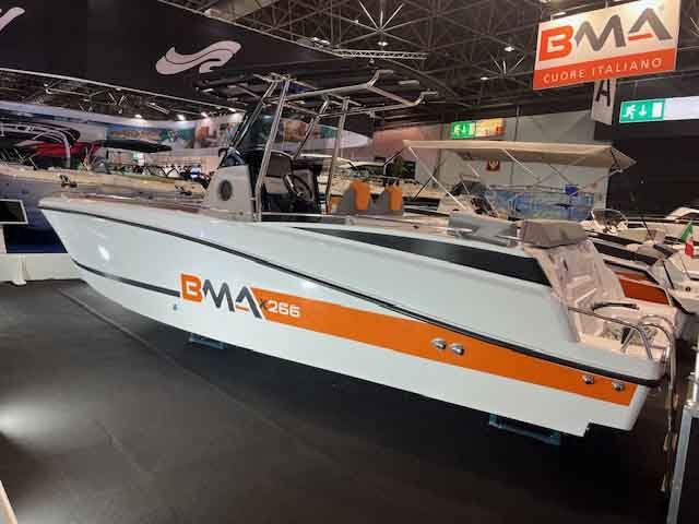 BMA X266 - bateau à moteur