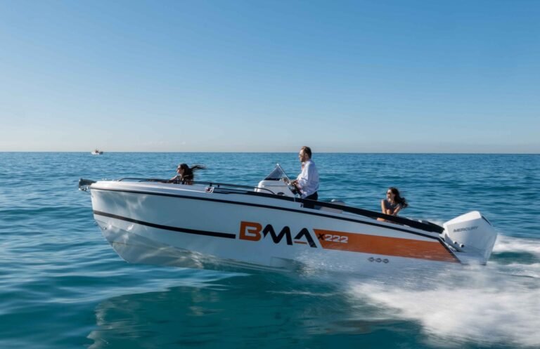BMA X222 en navigation, open coque dure