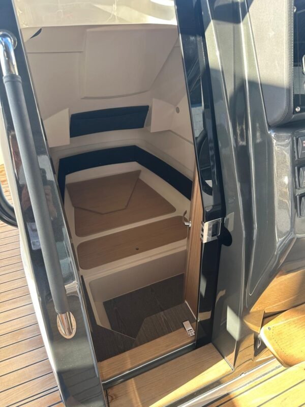 BWA Premium 32, acces a la cabine habitable