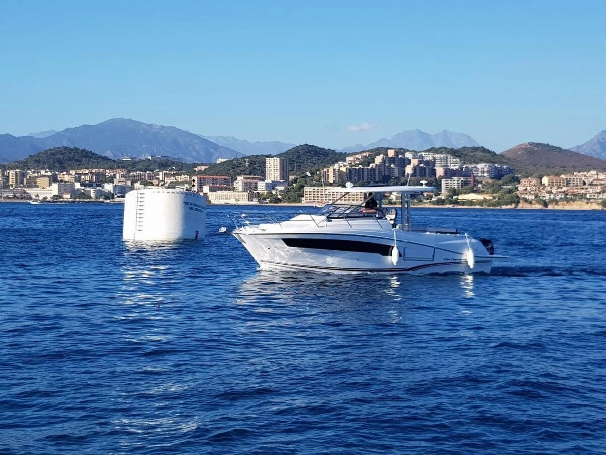 img_20250218_wa0002 JEANNEAU CAP CAMARAT 10.5 WA2