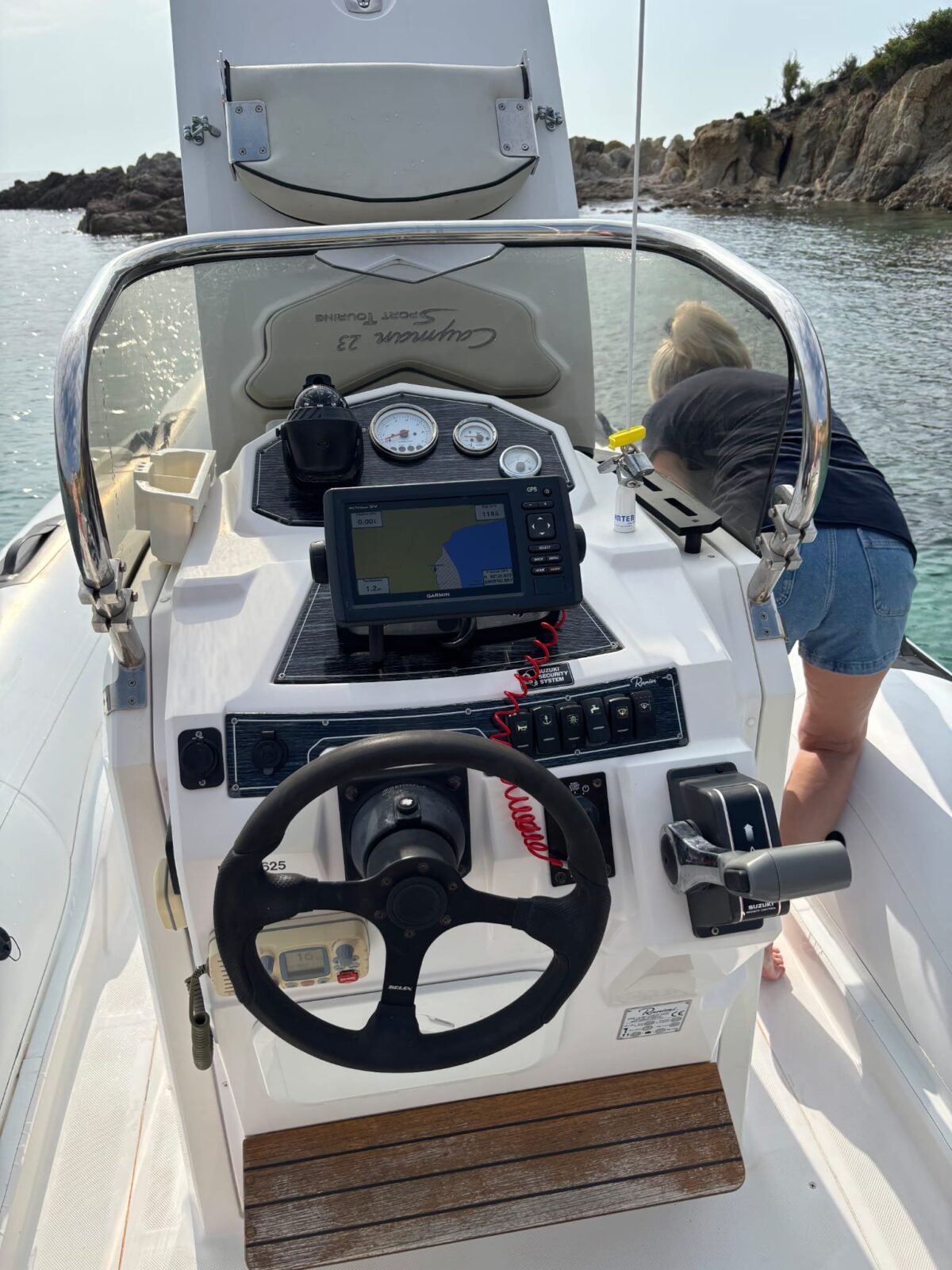 IMG-20250612-WA0005 Ranieri Cayman Sport Touring 23 – 2017 – Suzuki DF 200 ATX 334 heures de navigation !