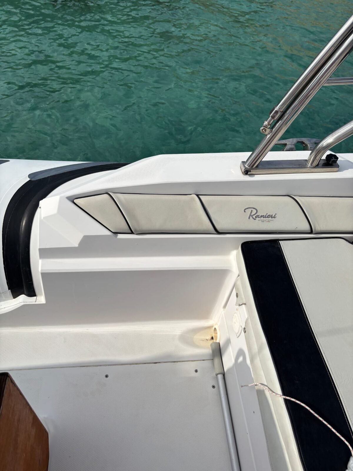 IMG-20250612-WA0006 Ranieri Cayman Sport Touring 23 – 2017 – Suzuki DF 200 ATX 334 heures de navigation !