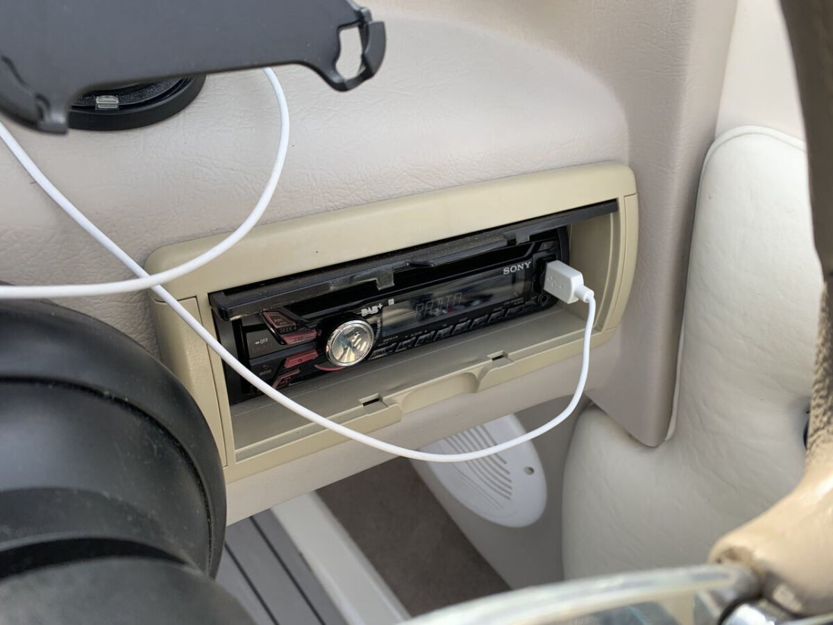 huge-8lm00ctwen Stingray 200 CX moteur inbord Volvo Penta 4.3GXIE SX inj.